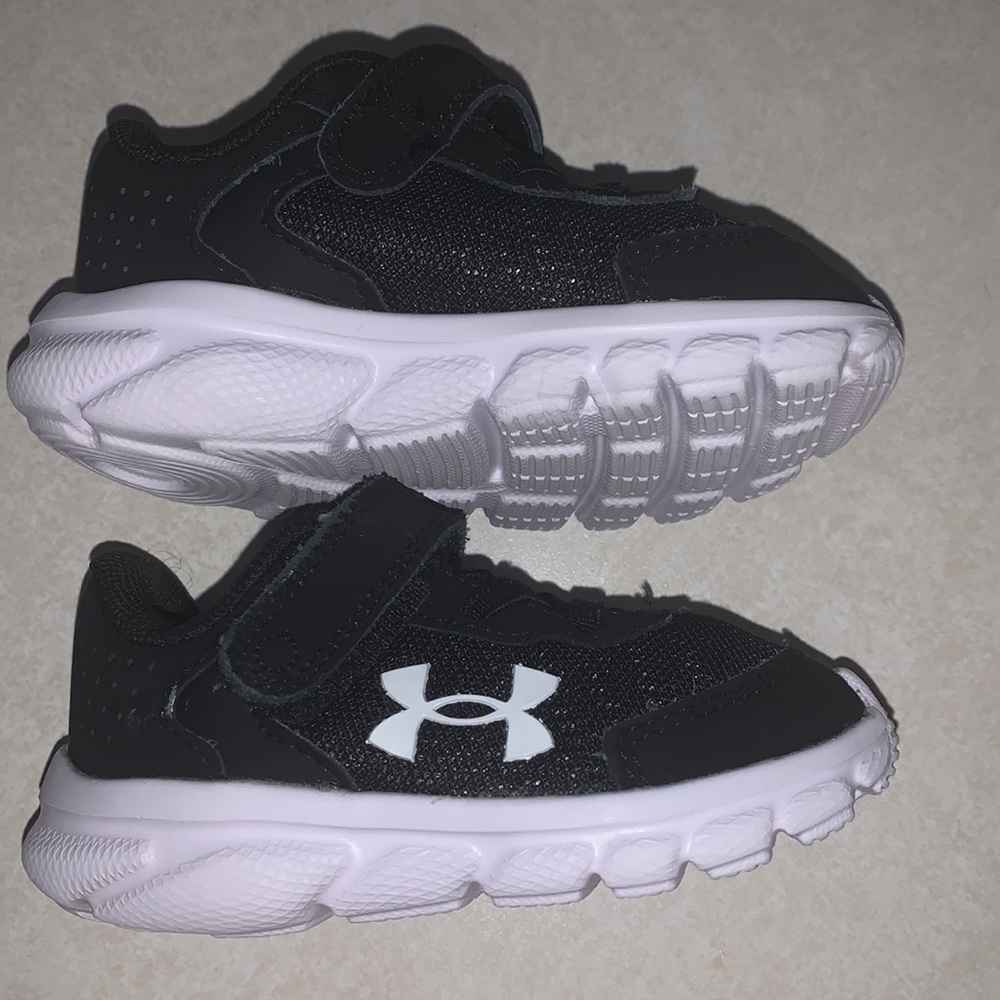 Under armour tennis shoes